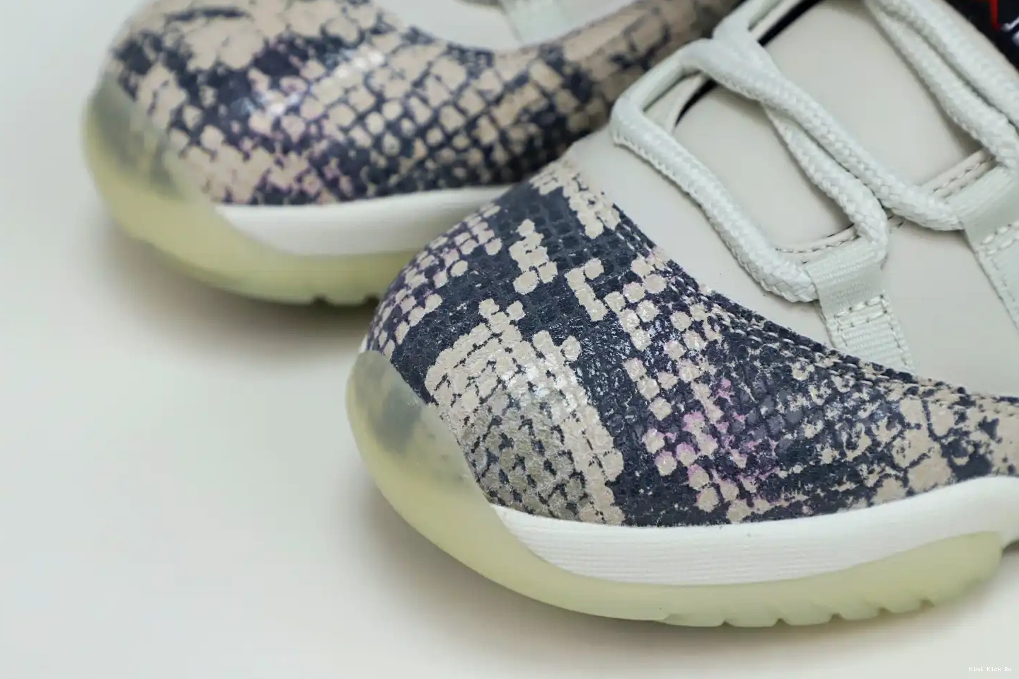 Kimikick BONE SNAKESKIN 11 LIGHT AIR JORDAN LOW 0731